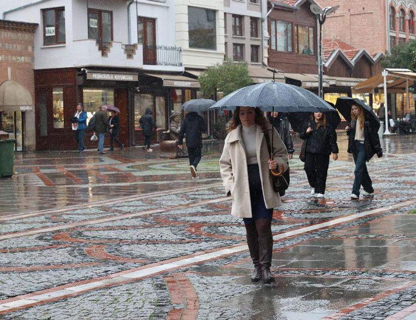 Sağanak yağışlar kuvvetli geri geliyor! Meteoroloji son raporla uyardı: Hafta sonuna kadar ülkenin tamamında etkili olacak