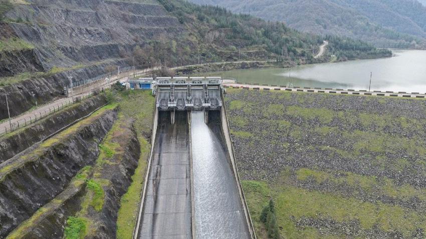 Kocaeli’nin içme suyu ihtiyacını karşılayan Yuvacık Barajı’ndan, Sapanca Gölü'ne 'can suyu'
