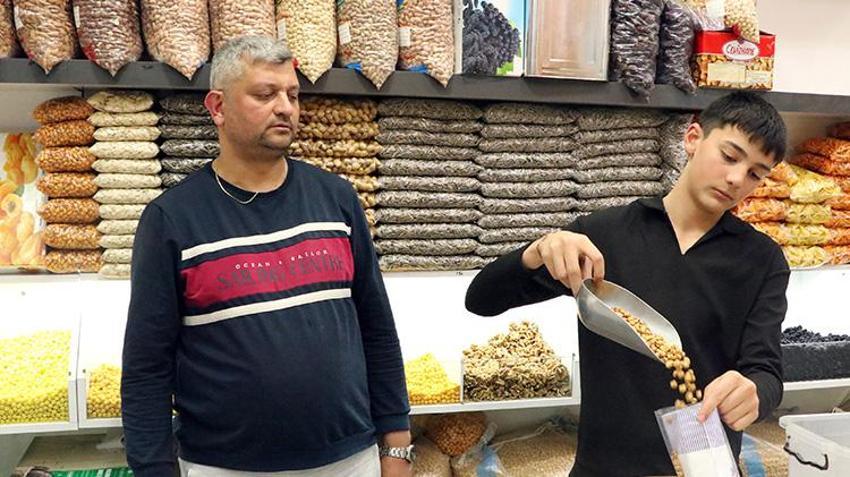 Afyonkarahisar'da çırak bulamayan leblebiciler çareyi farklı bir yöntemle buldu
