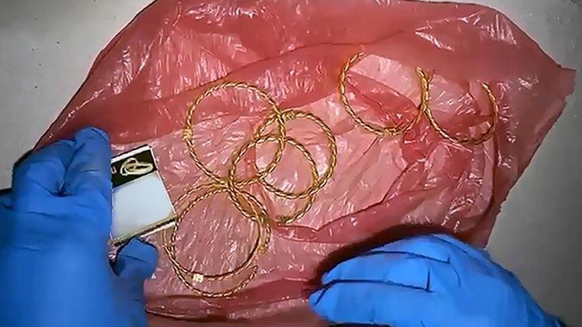 Başkomiser değil dolandırıcı çıktılar! 1.8 milyonluk vurgun Kozan'da son buldu: Engelli oğlu için biriktirdiği 1.8 milyonluk altını çalan çete çökertildi