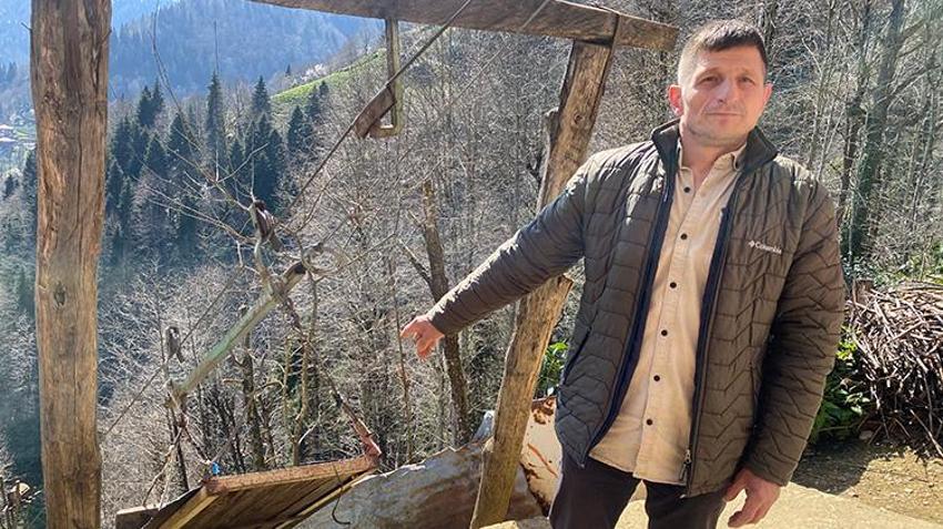 Rize’de 82 yaşındaki Makbule ninenin yol çilesi! 180 metrelik hatta iple bağlanarak biniyor: 'Yolumuz yok, mecbur biniyorum!'