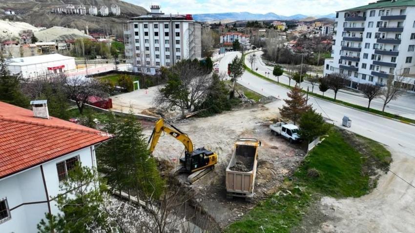 Malatya'da ilk kazma vuruldu: İlçenin göbeğine yapılıyor