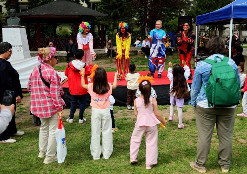 Adana'nın en renkli festivali 14'üncü Uluslararası Portakal Çiçeği Karnavalı başladı
