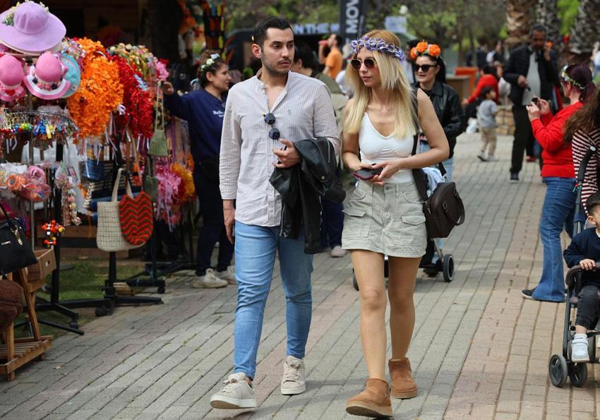 Adana'nın en renkli festivali 14'üncü Uluslararası Portakal Çiçeği Karnavalı başladı