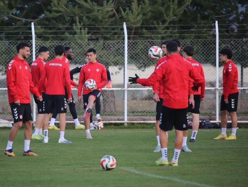 Sivasspor'da İsmet Taşdemir 'maalesef' deyip itiraf etti: Üzüntümü ben bilirim