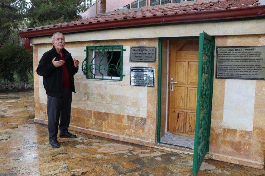 Sivas'ta hastane ortasında türbe: Gelenlerin dikkatini çekiyor