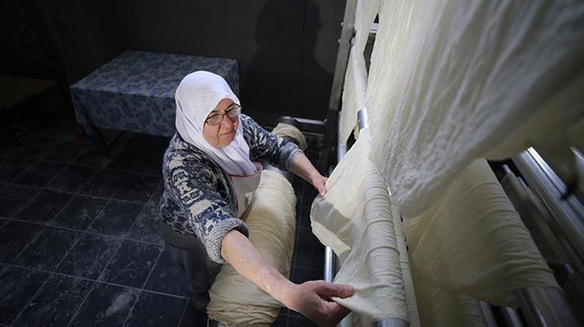 Bingöl'de ev kadınından büyük başarı! Bodrum katında başladı şimdi OSB'de 11 çalışanıyla üretiyor