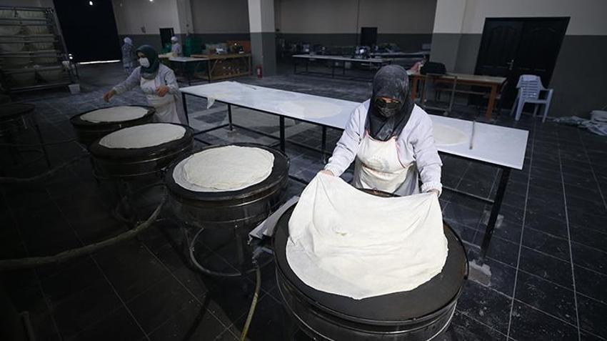 Bingöl'de ev kadınından büyük başarı! Bodrum katında başladı şimdi OSB'de 11 çalışanıyla üretiyor