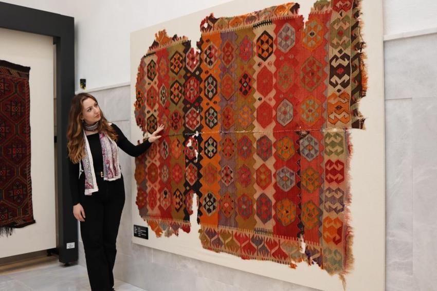 Unutulan sanat kadınların elinde yükseliyor! Osmanlı hamamı dokuma atölyesi oldu: Çankırı’daki kilim müzesi kapılarını açtı