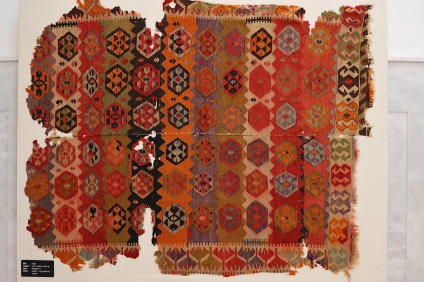 Unutulan sanat kadınların elinde yükseliyor! Osmanlı hamamı dokuma atölyesi oldu: Çankırı’daki kilim müzesi kapılarını açtı