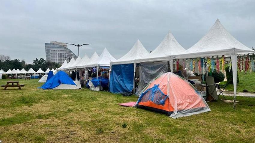 Portakal Çiçeği Karnavalı'nda yağmur kabusu: Stantlar zarar gördü, satışlar durdu!