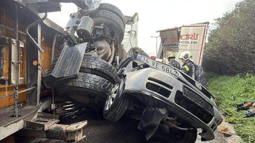 Kocaeli’de 2 TIR, tanker ve otomobil ile çarpıştı TEM savaş alanına döndü