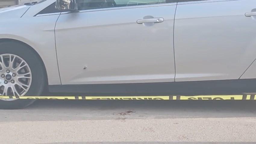 Bursa’da dehşet anları kamerada! Otomobille giderken silahlı saldırıya uğradı, yaralı halde kaçıp polise sığındı