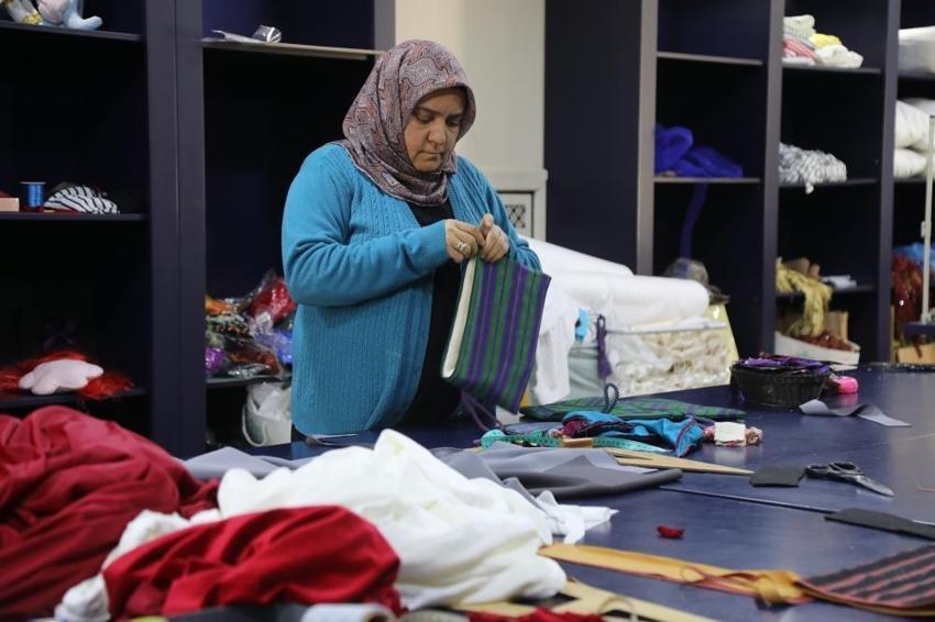 Turistlerin yeni gözdesi Gaziantep'te: Gaziantep’in el emeği asırlık dokuması modaya yön veriyor