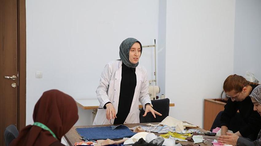 'Kızlar okumaz' denildi, o hem usta öğretici hem üniversiteli oldu: Babasının fikrini değiştirdi, tüm kardeşlerini okuttu!