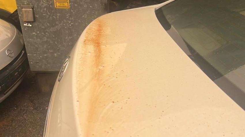 Antalya’da Sahra Çölü etkisi: Gökyüzünden çamur yağdı! Araçlar kahverengiye büründü, toz bulutu drone ile görüntülendi