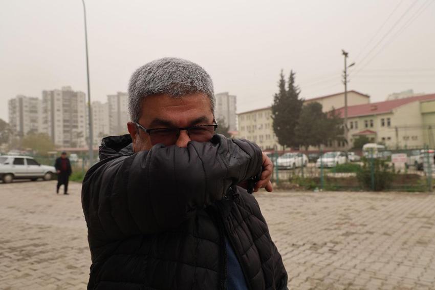 Adana'da çöl tozu etkili oldu her yer bir anda sarardı, sağanakla birlikte çamur yağdı