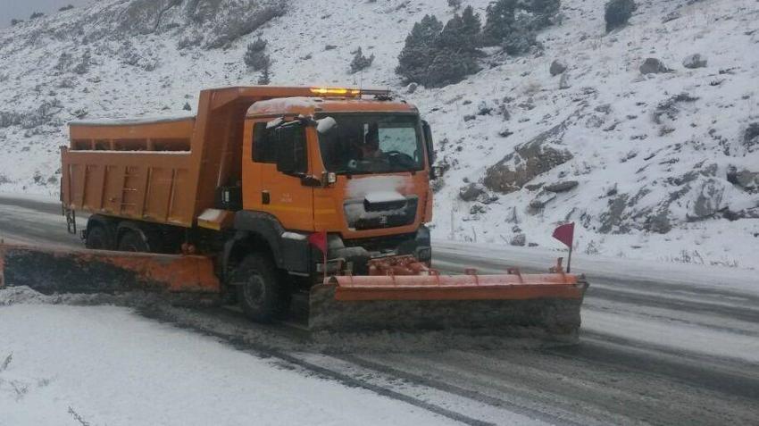Antalya'da nisan ayında kar sürprizi! Alacabel'de sürücüler zor anlar yaşadı