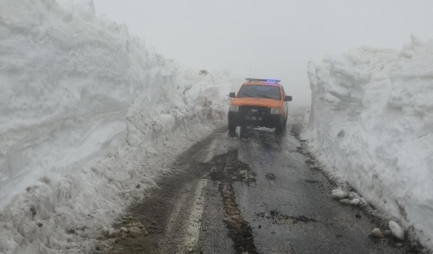 Burası ne Hakkari ne de Van! Sıcaktan kavrulan şehirden kar kalınlığı 2 metreyi aştı