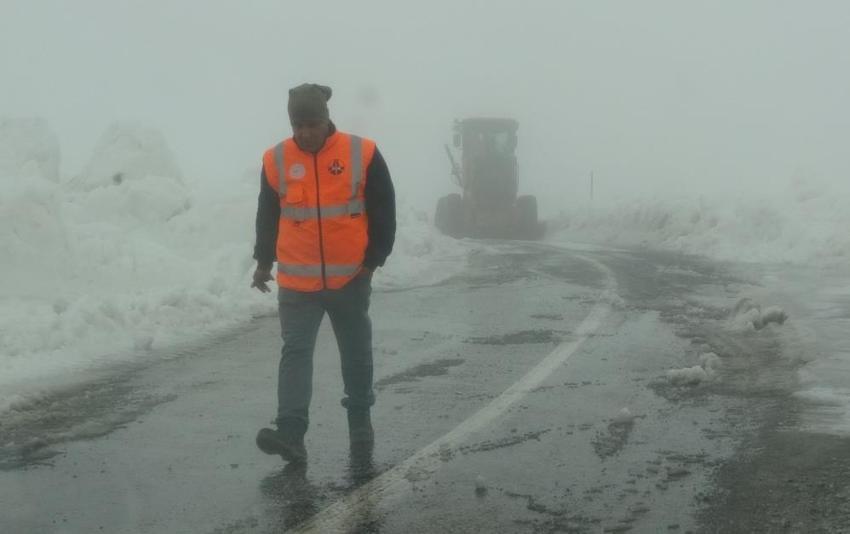 Burası ne Hakkari ne de Van! Sıcaktan kavrulan şehirden kar kalınlığı 2 metreyi aştı