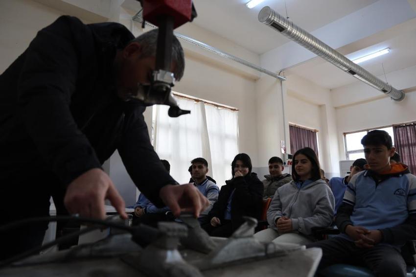 Diyarbakır'da bu liseyi bitiren işsiz kalmıyor!
