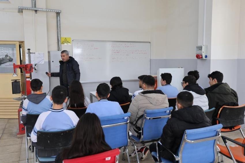 Diyarbakır'da bu liseyi bitiren işsiz kalmıyor!