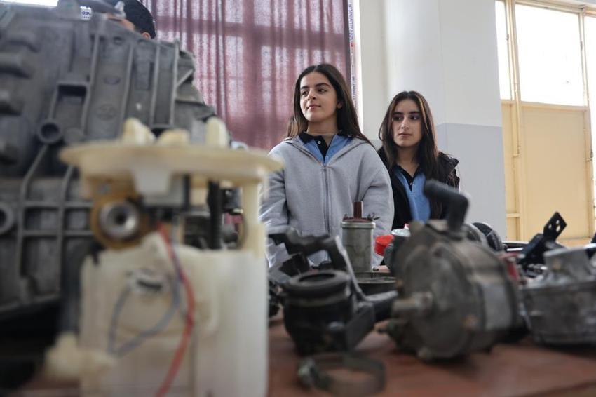 Diyarbakır'da bu liseyi bitiren işsiz kalmıyor!