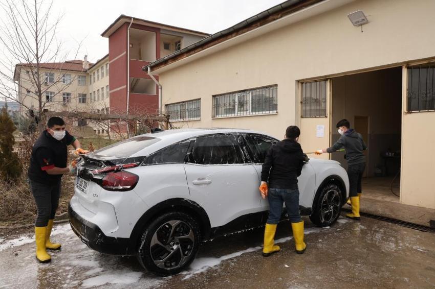 Diyarbakır'da bu liseyi bitiren işsiz kalmıyor!