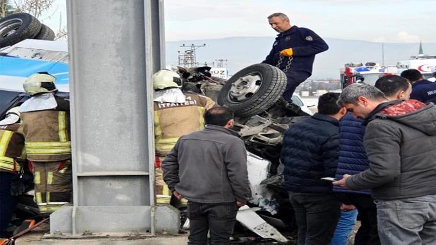 Ankara'da katliam gibi kaza! Özel halk otobüsü köprü direğine çarptı: Çok sayıda ölü ve yaralılar var