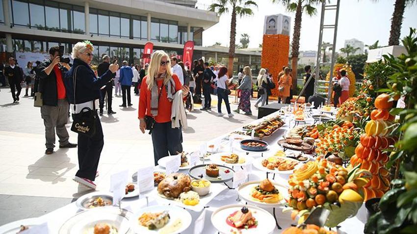 1,5 milyon kişi akın etti: Portakal Çiçeği Karnavalı'nda otellerde yer kalmadı!