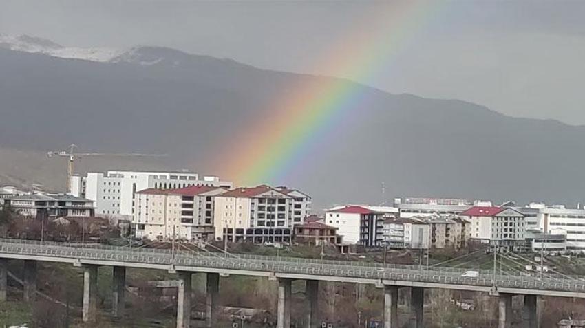Bingöl’de gökkuşağı gökyüzünde görsel şölen oluşturdu