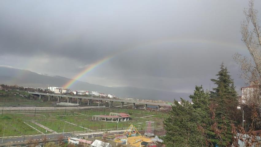 Bingöl’de gökkuşağı gökyüzünde görsel şölen oluşturdu