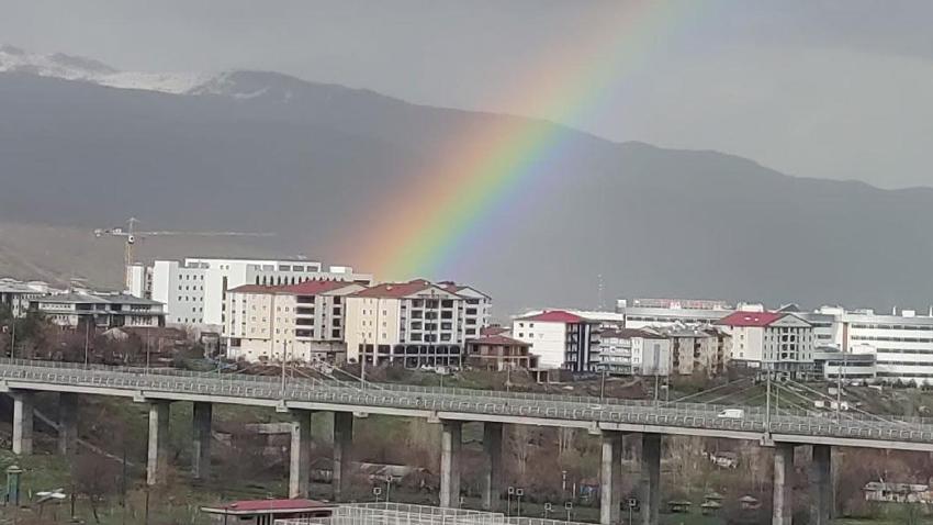 Bingöl’de gökkuşağı gökyüzünde görsel şölen oluşturdu