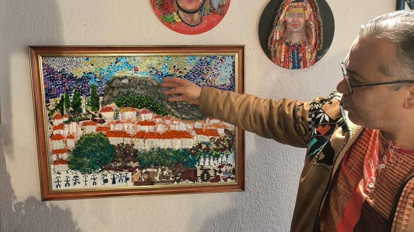 Muğla Menteşe'de yaşayan sanatçı çöpten sanat üretiyor