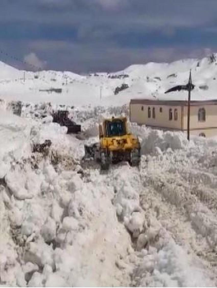 UNESCO Dünya Kültür Mirası Listesi'nde yer alan Nemrut'ta kar 5 metreyi buldu