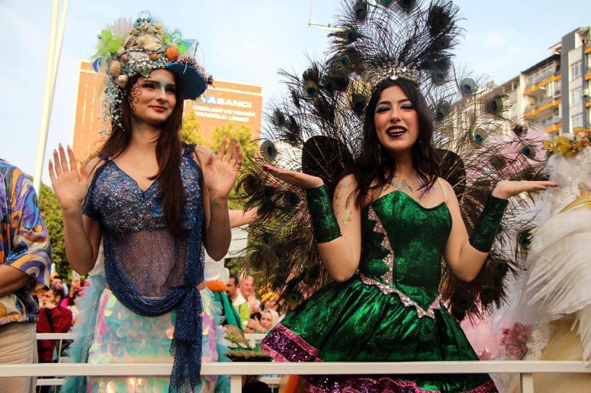 ‘Nisan’da Adana’ sloganıyla Uluslararası Adana Portakal Çiçeği Karnavalı'nın korteji, renkli görüntülere sahne oldu