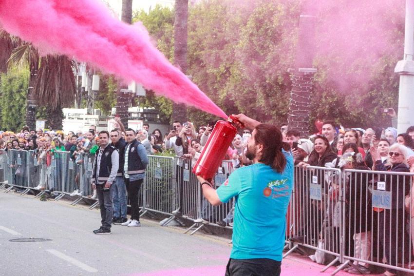 ‘Nisan’da Adana’ sloganıyla Uluslararası Adana Portakal Çiçeği Karnavalı'nın korteji, renkli görüntülere sahne oldu