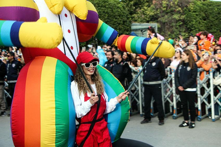 ‘Nisan’da Adana’ sloganıyla Uluslararası Adana Portakal Çiçeği Karnavalı'nın korteji, renkli görüntülere sahne oldu