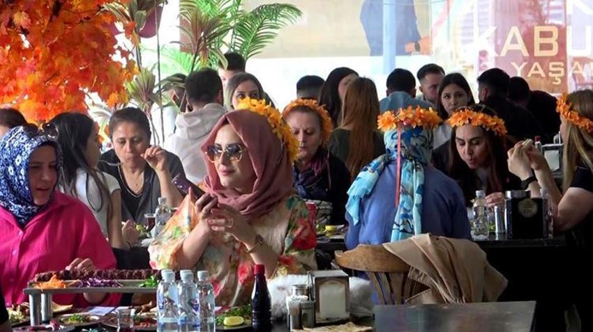 Adana'da festival coşkusu esnafın yüzünü güldürdü! Kebabçılar doldu taştı