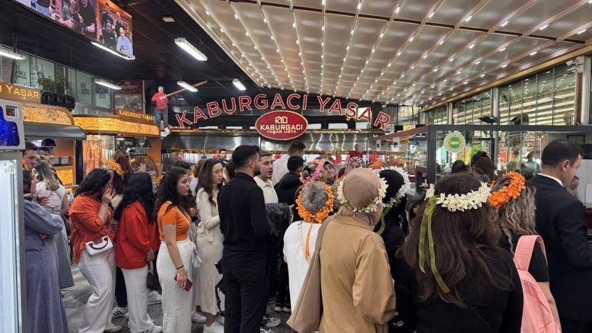Adana'da festival coşkusu esnafın yüzünü güldürdü! Kebabçılar doldu taştı