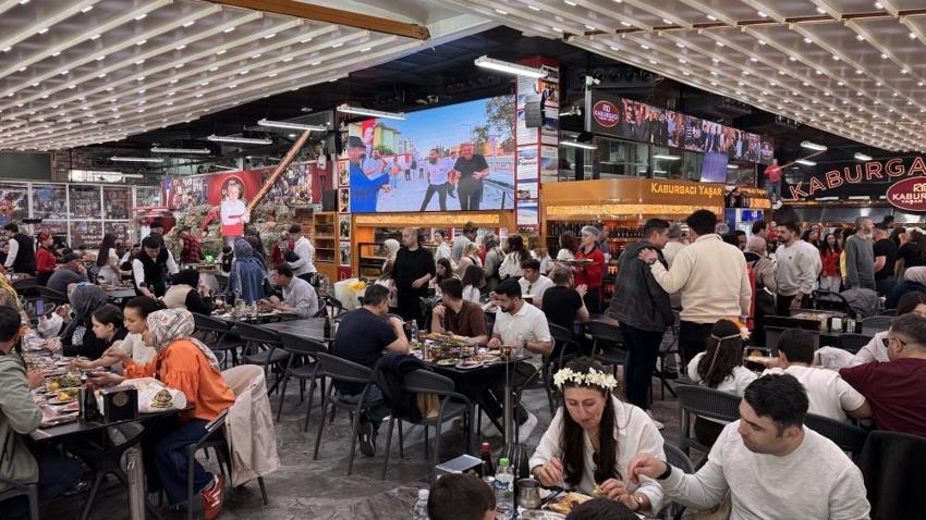 Adana'da festival coşkusu esnafın yüzünü güldürdü! Kebabçılar doldu taştı