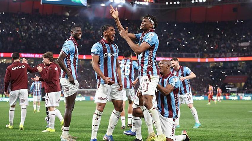 Trabzonspor’un kritik galibiyetiyle zirve yarışı kızıştı! Lider ile arasındaki puan farkı 1'e indi