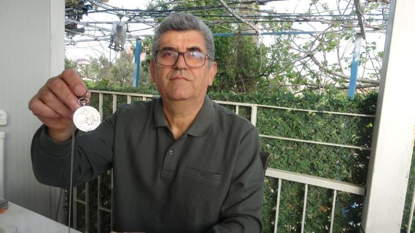 35 yıl sonra dükkanı kapattı! Mesleğinden vazgeçemeyip eve iş getirdi!