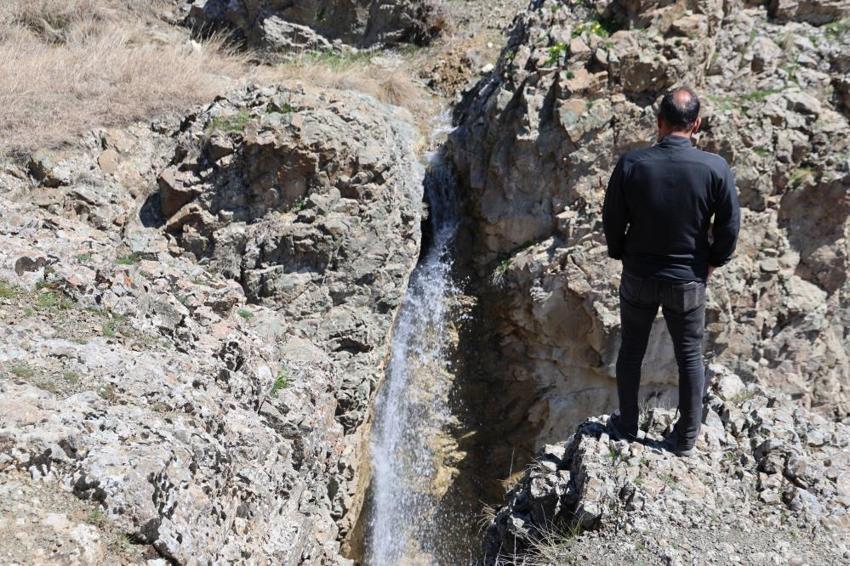 Elazığ'da 30 yıl önce kuruyan şelale yeniden canlandı