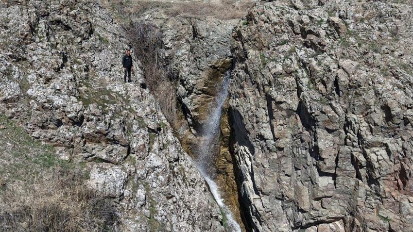 Elazığ'da 30 yıl önce kuruyan şelale yeniden canlandı