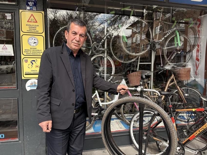 Kayseri'de askıda bisiklet parçesı uygulaması çocukların yüzünü güldürüyor