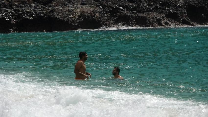 Antalya'da yaz hiç bitmedi: 21 dereceyi gören denize koştu