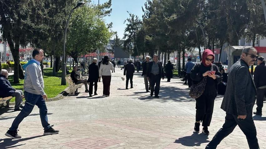 Sakarya'da güneşi gören oraya koştu! Herkesin tek bir dileği var