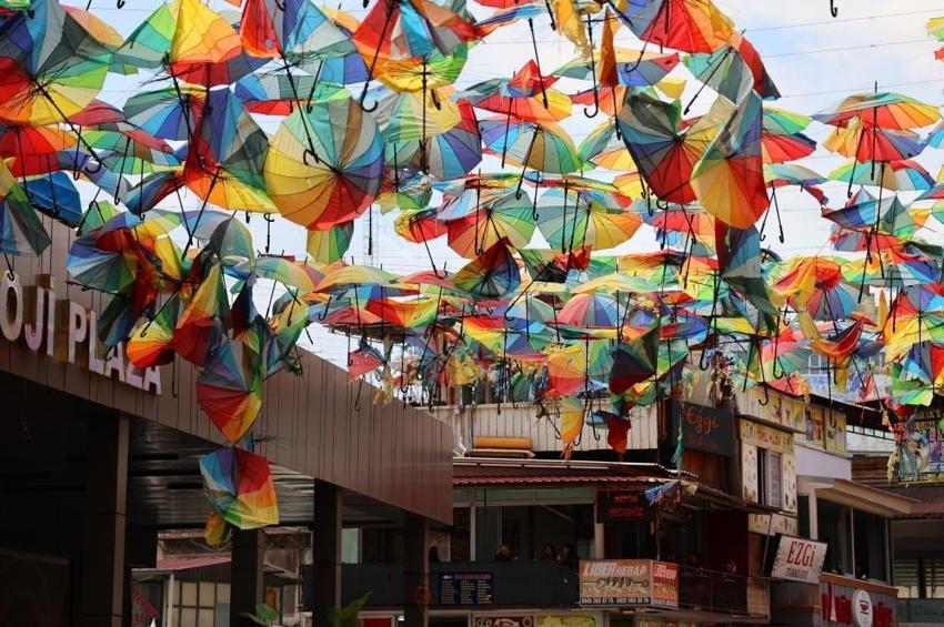 Adana'nın en harabe yeri oldu: Büyükşehir Belediyesi'ne çağrı yapıldı