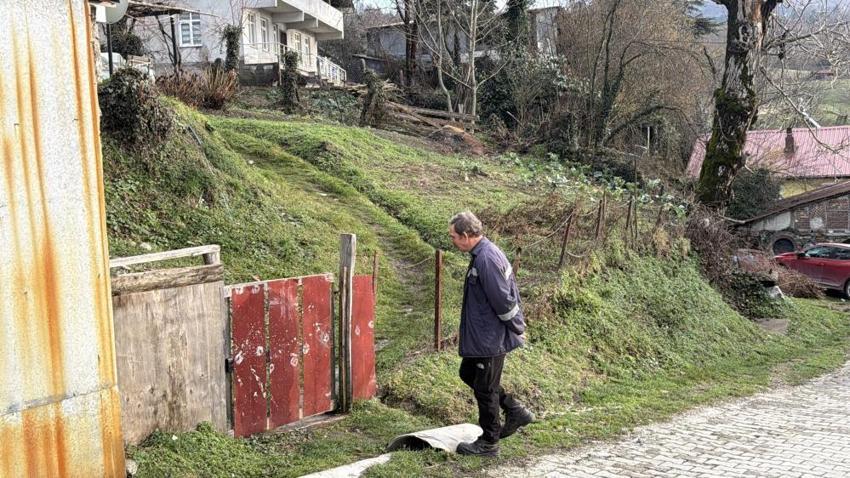 Bozulan kemençesini tamir ederken usta oldu: Ağaçları bir sanat eserine dönüştürüyor! Tam bir yıl bekletiyor!
